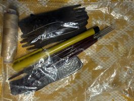 Puppen Herstellung, Handschuhe, Pinsel