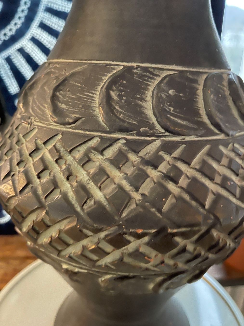 Vasen & Gefässe: Grosse Vase Deko Objekt braun schwarz massives Material – Gebraucht aus Nussbaumen AG von normajeanbaker 4