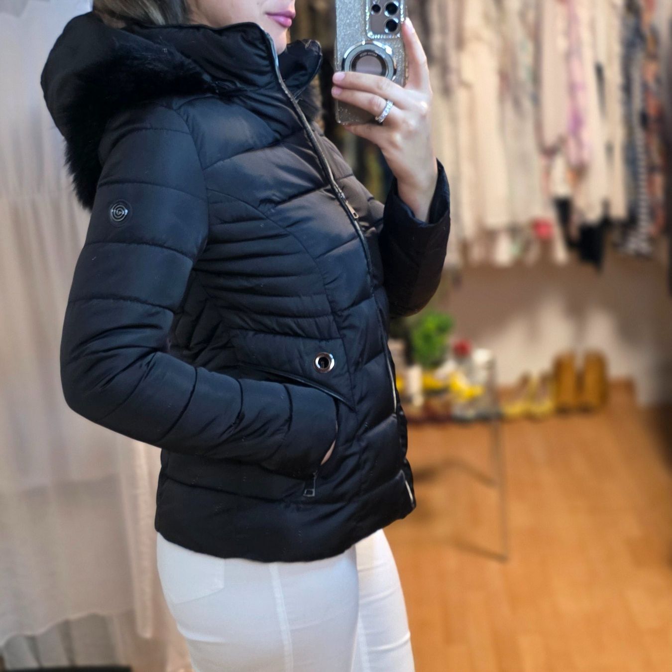 Giacche: Schwarze Winterjacke S/M Top Zustand – Usato da Wald ZH venduto da CapLux