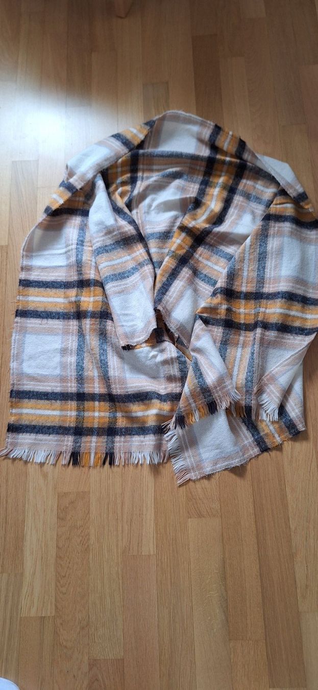 Foulards & écharpes: écharpe – D'occasion à Lussery-Villars par pousinete02