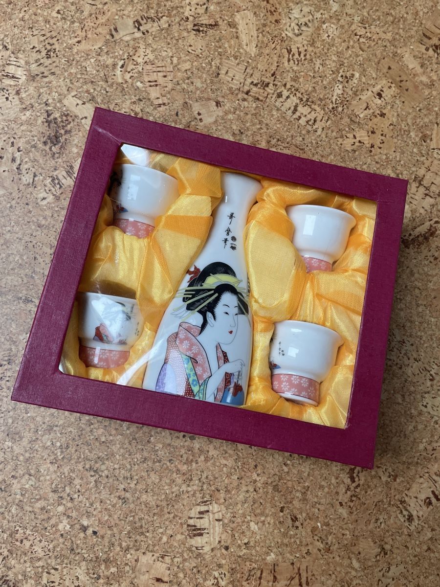 Set di piatti: Neuwertiges Sake Set, Japan Geisha – Nuovo (secondo la descrizione) da Buchs SG venduto da Buxerli_