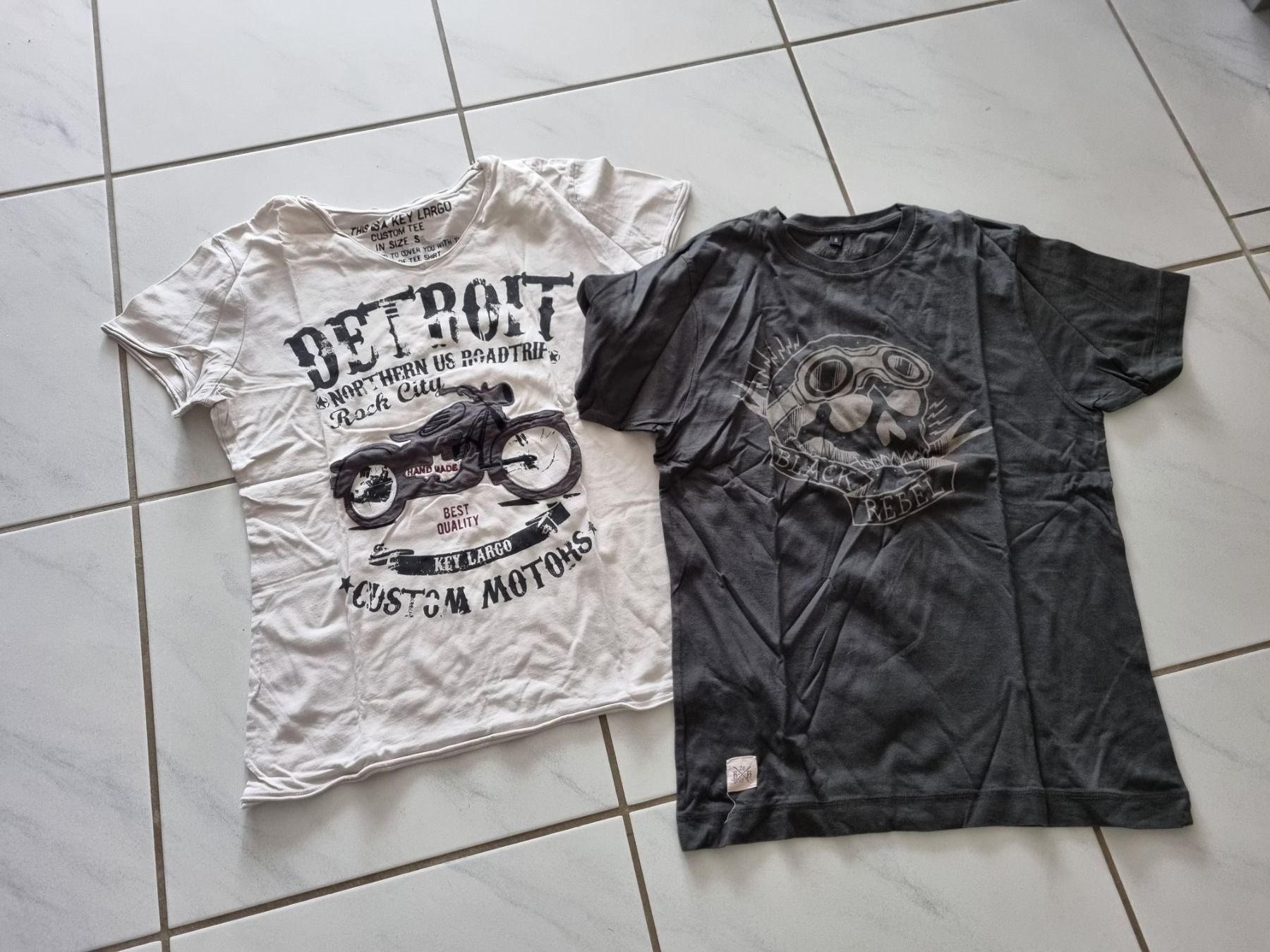 T-shirt: Herren T-Shirt Gr. S, 2 Stk – Usato da Oberrüti venduto da Nicki_Like