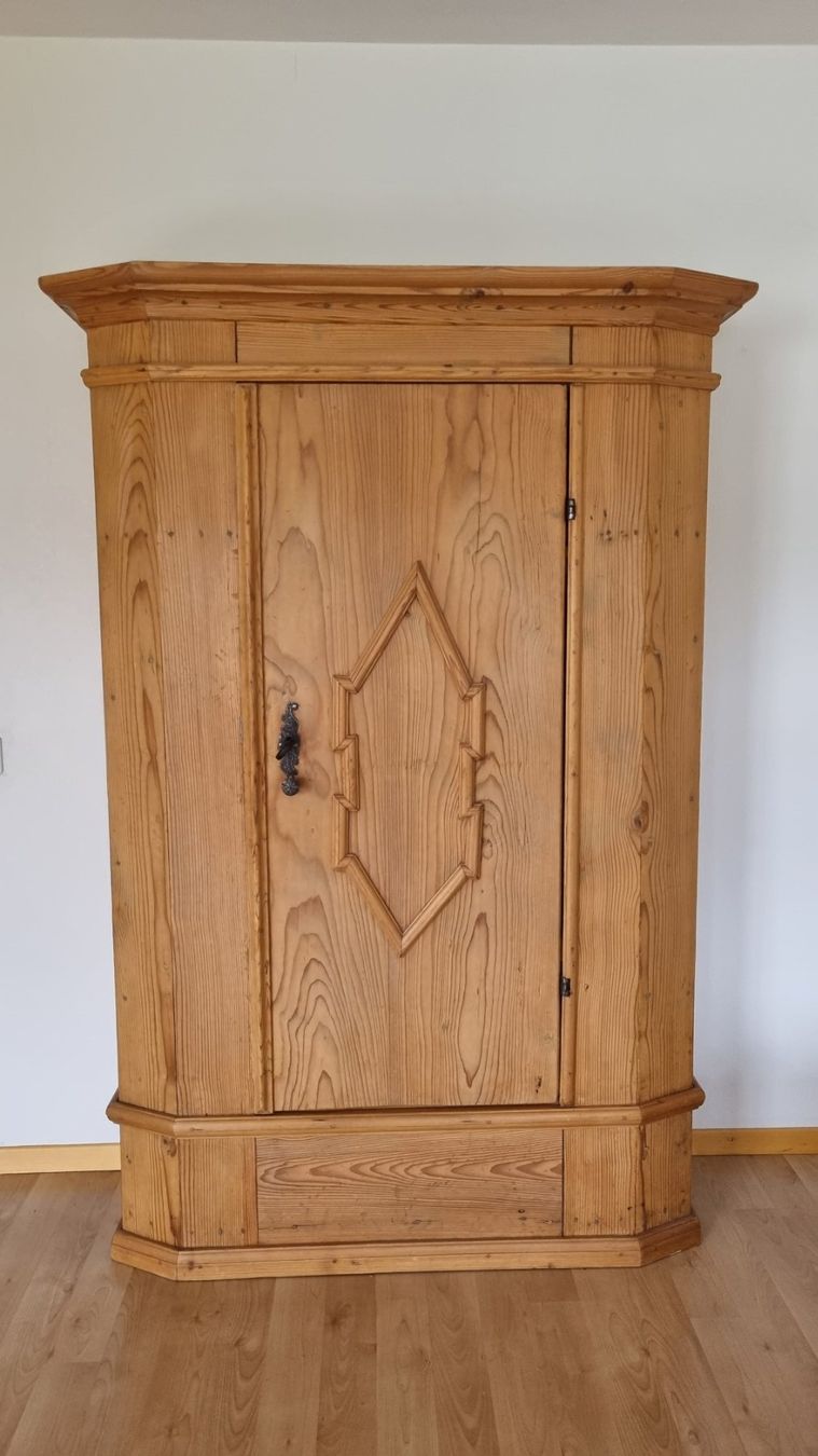 Armadi: Barockschrank Thurgau 1760 – Usato da Lyss venduto da bbay
