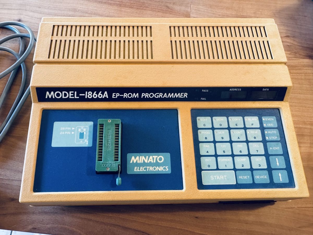 Radiocomunicazione: Minato -1866A EP-ROM Programmer – Usato da Sternenberg venduto da Mcfraui 1