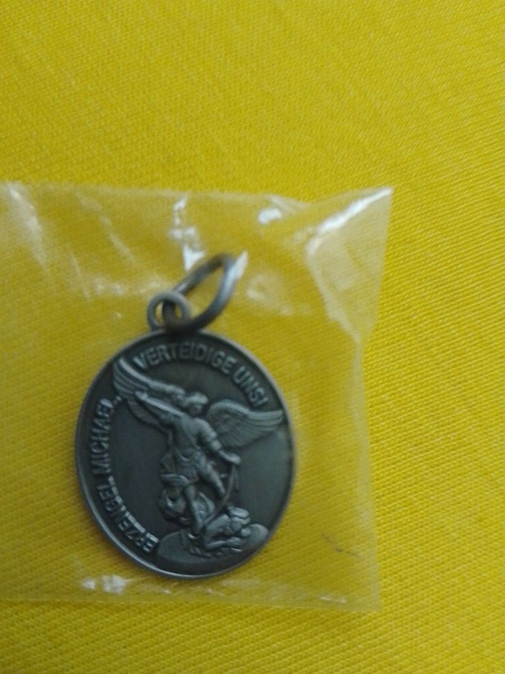 Pendentifs: Medaillon Erzengel Michael – Neuf avec emballage d'origine à Weinfelden par PaterPio1968