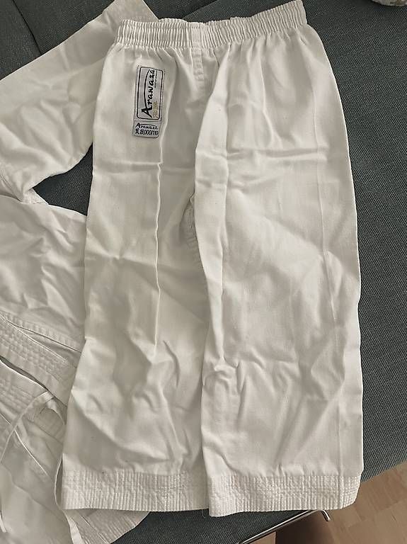 Kimonos: Karate Anzug – Gebraucht aus Aesch BL von drFrodo 3