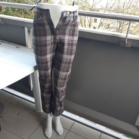 Coole Herbst-Hose im Tartan-Stil, neuwertig,30x98cm