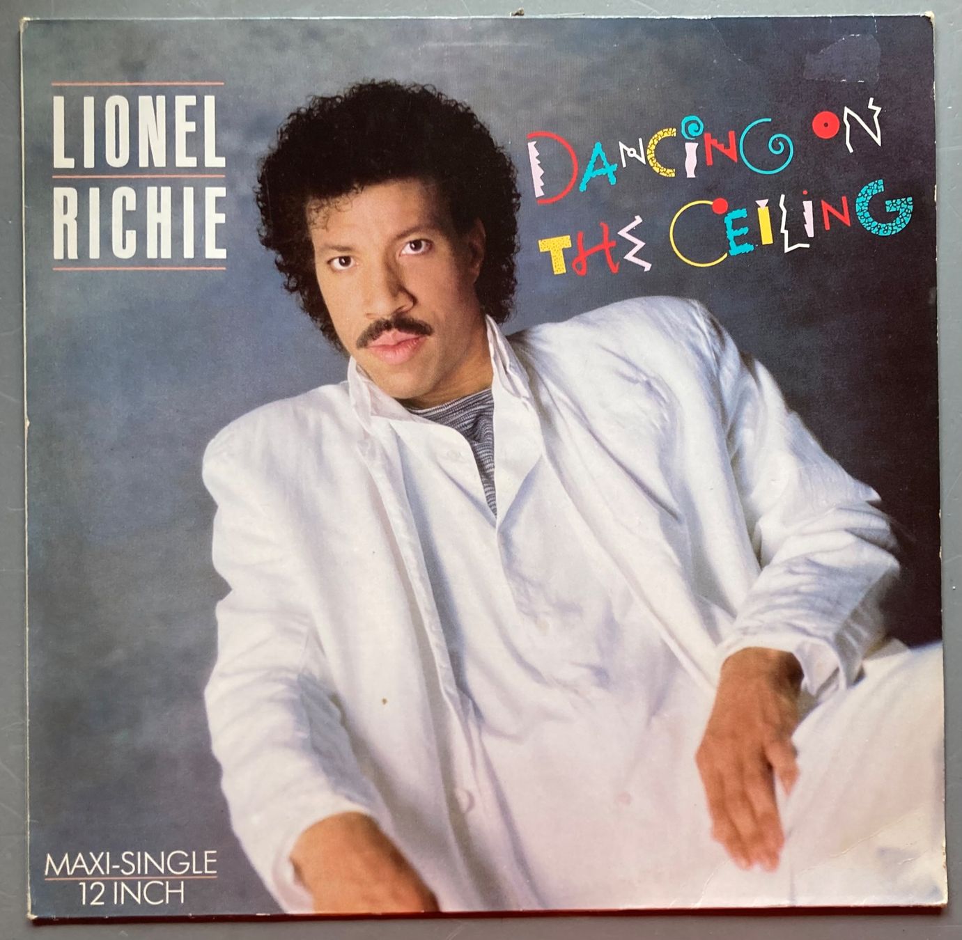 Vinyles: LIONEL RICHIE - DANCING ON THE CEILING – D'occasion à Poliez-Pittet par Newtown-Records