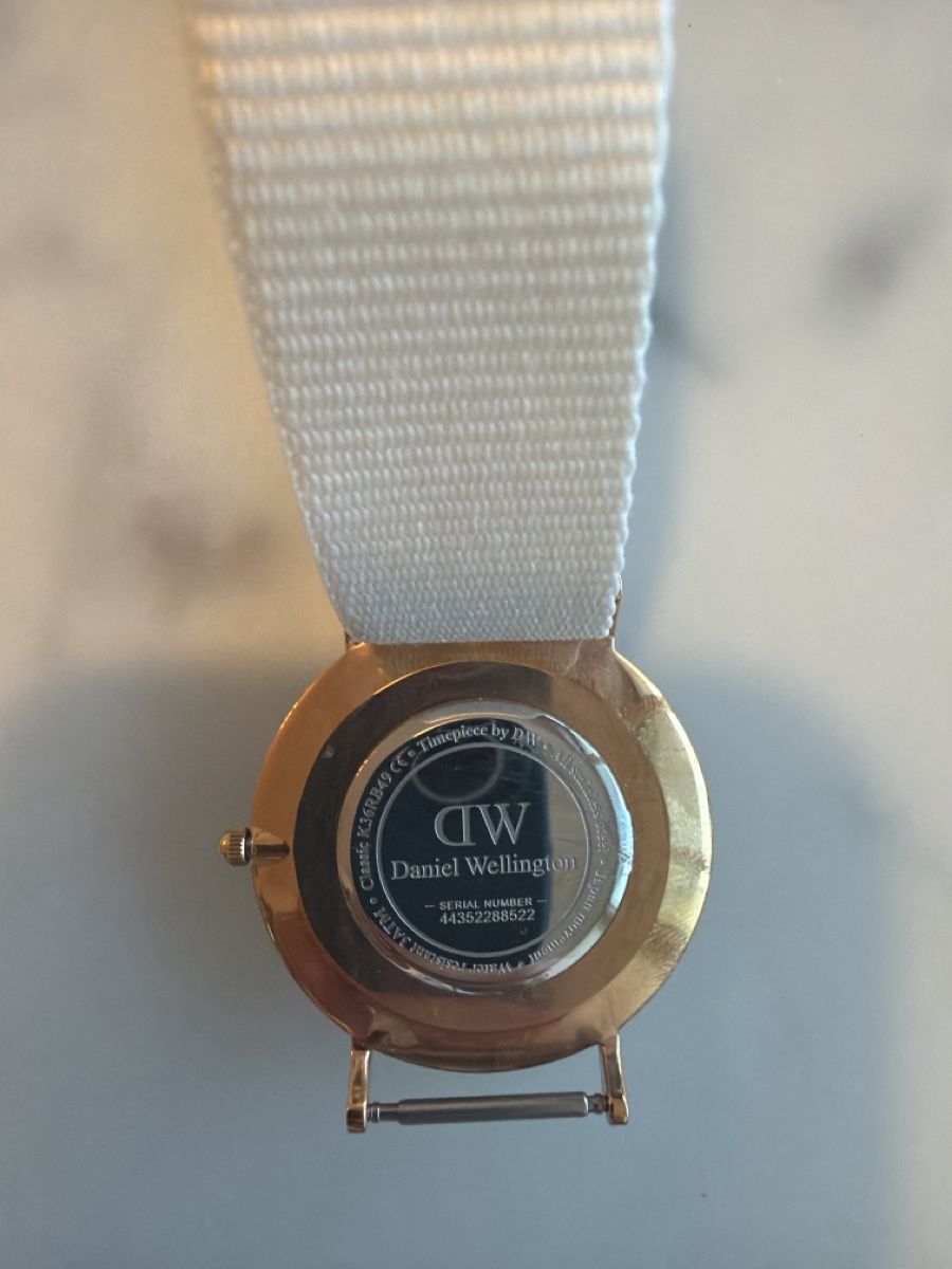 Daniel Wellington Orologi: Daniel Wellington Watch – Usato da Zürich venduto da franciscaaa 1