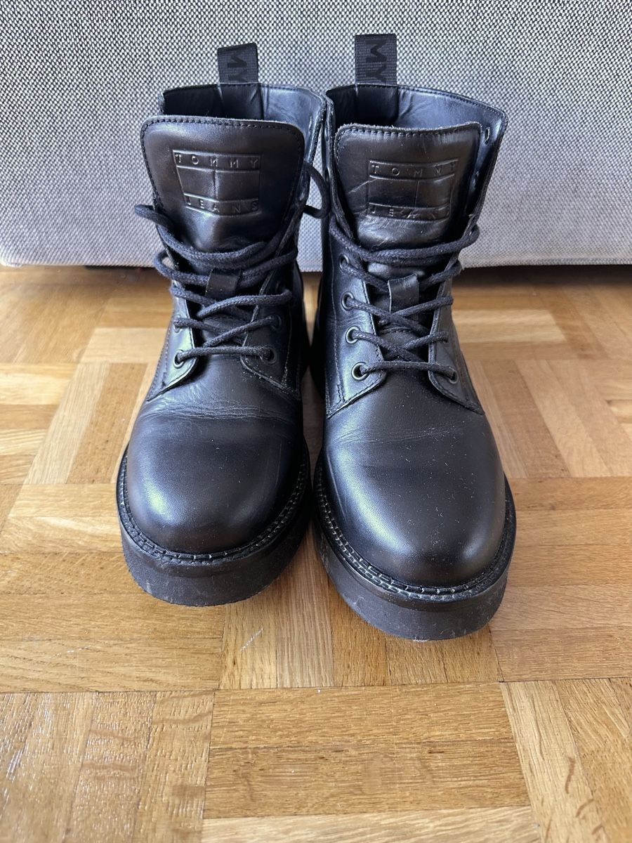 Tommy Hilfiger Scarpe da donna: Boots TOMMY JEANS noir 39 – Usato da Versoix venduto da kelborn