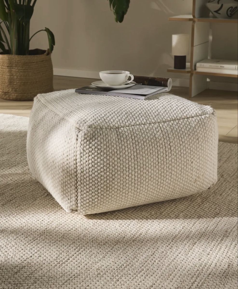 Hocker: 2x Pouf / Sitzhocker in Creme – Gebraucht aus Zürich von salomejeannette