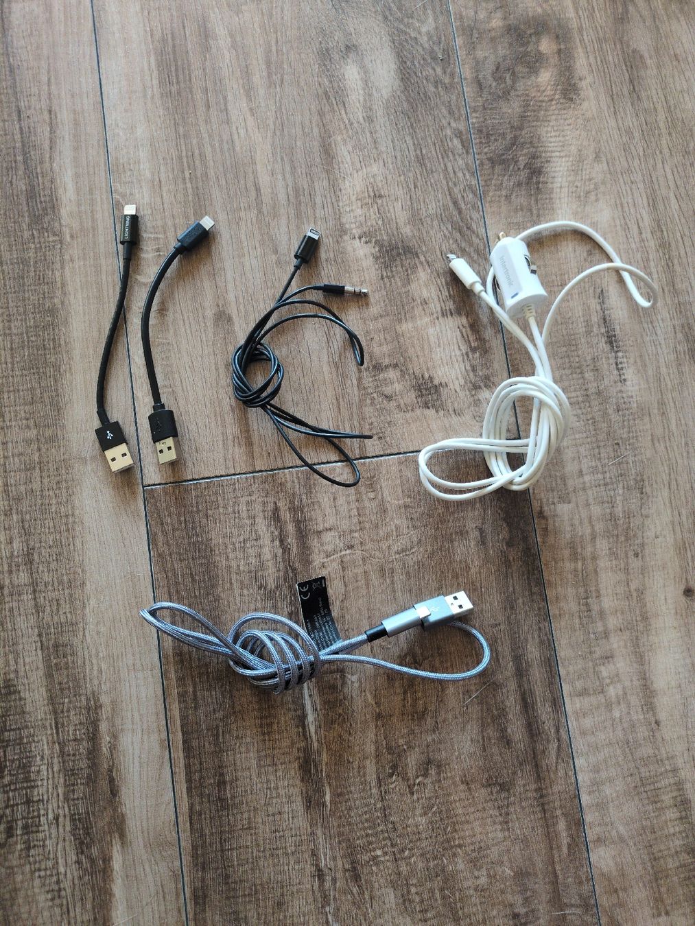 Apple Caricabatterie: Ladekabel Iphone mit USB + Autoadapter + AUX – Usato da Worb venduto da aba_t8l5