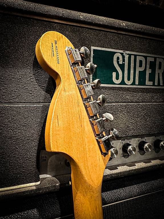Fender Strumenti musicali: Fender Tom Delonge Stratocaster 2002  Black – Usato da Montreux venduto da Alligator-AMPS 5