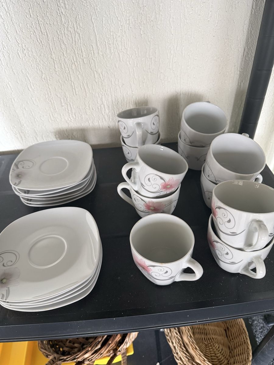 Geschirrsets: Kaffeeservice 15-teilig mit Blumenmuster quadratisch – Gebraucht aus Graltshausen von Steppinchen 2