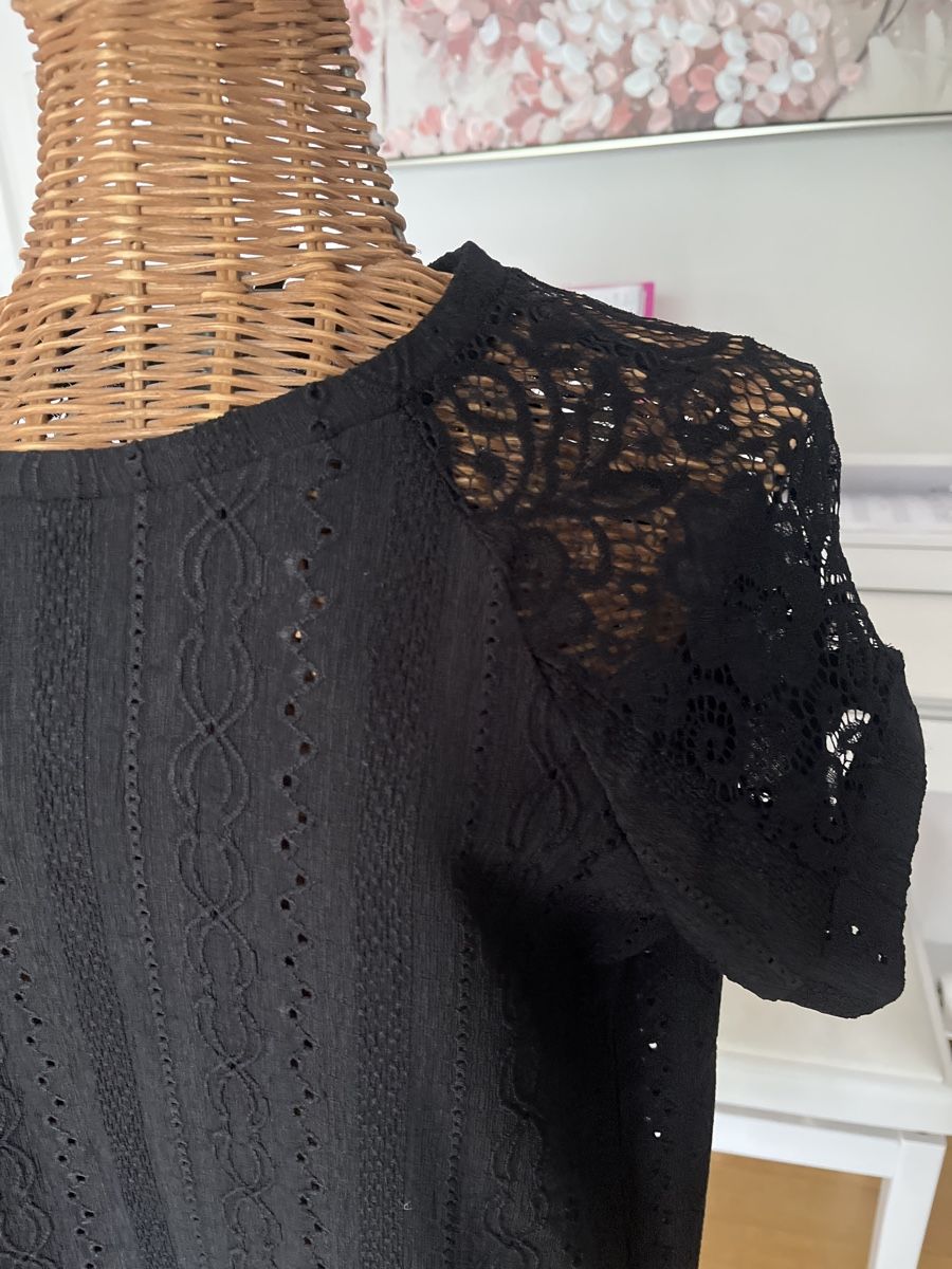 T-Shirts: Shirt mit Spitze, Grösse M – Gebraucht aus Solothurn von Bobesch08 1