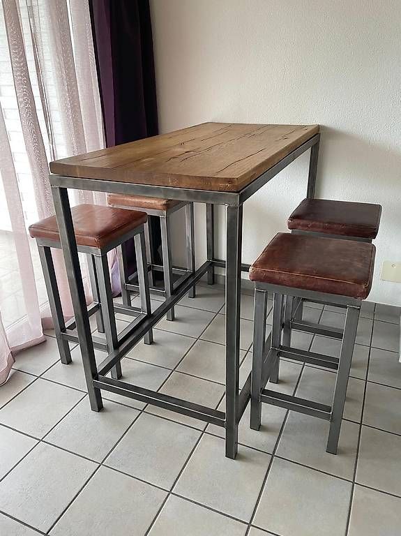 Set di tavolo e panche: Hochtisch mit 4 Hocker – Nuovo (secondo la descrizione) da Triesen venduto da Chevalley 1
