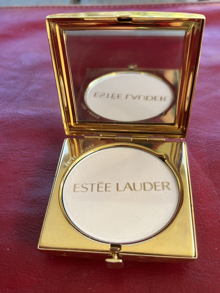 Estée Lauder Maquillage: Estee Lauder Kompaktpuder goldfarben mit Steinen – Neuf (Voir description) à Wettingen par sauna67 4