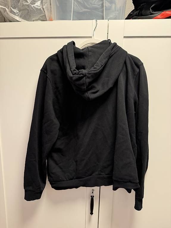 Jacken: sweatjacke schwarz  – Gebraucht aus Zürich von chr_dkn7 1