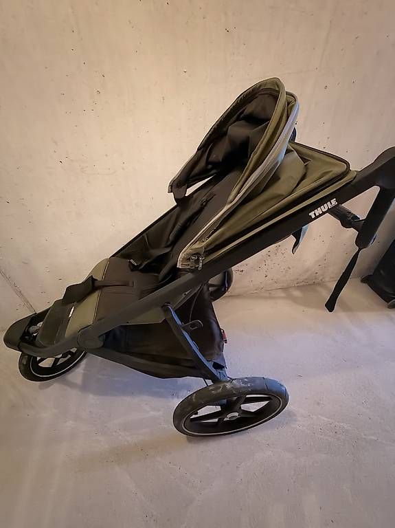 Thule Carrozzine: Thule Urban Glide 2 Cypress Green Kinderwagen – Usato da Gunzwil venduto da iy61 1