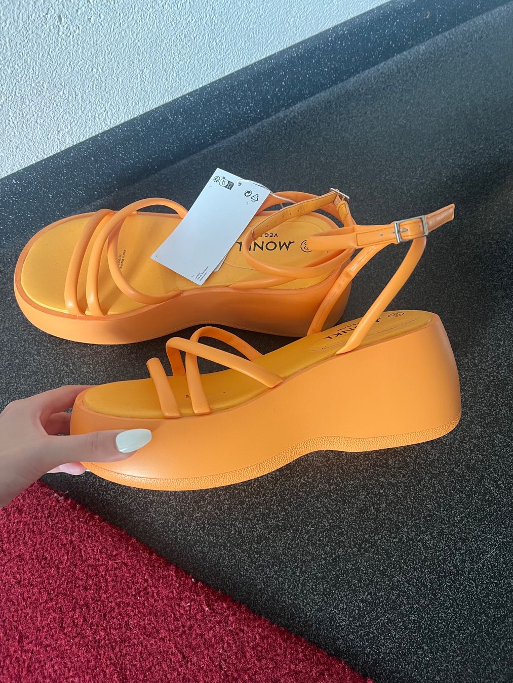 Monki Damenschuhe: Orange Sandalen – Neu und originalverpackt aus Benken SG von lek_dz2k 2