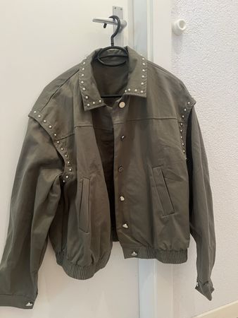 Übergangsjacke oliv mit Nieten