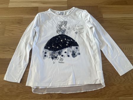 Schönes langärmliges Shirt für Mädchen