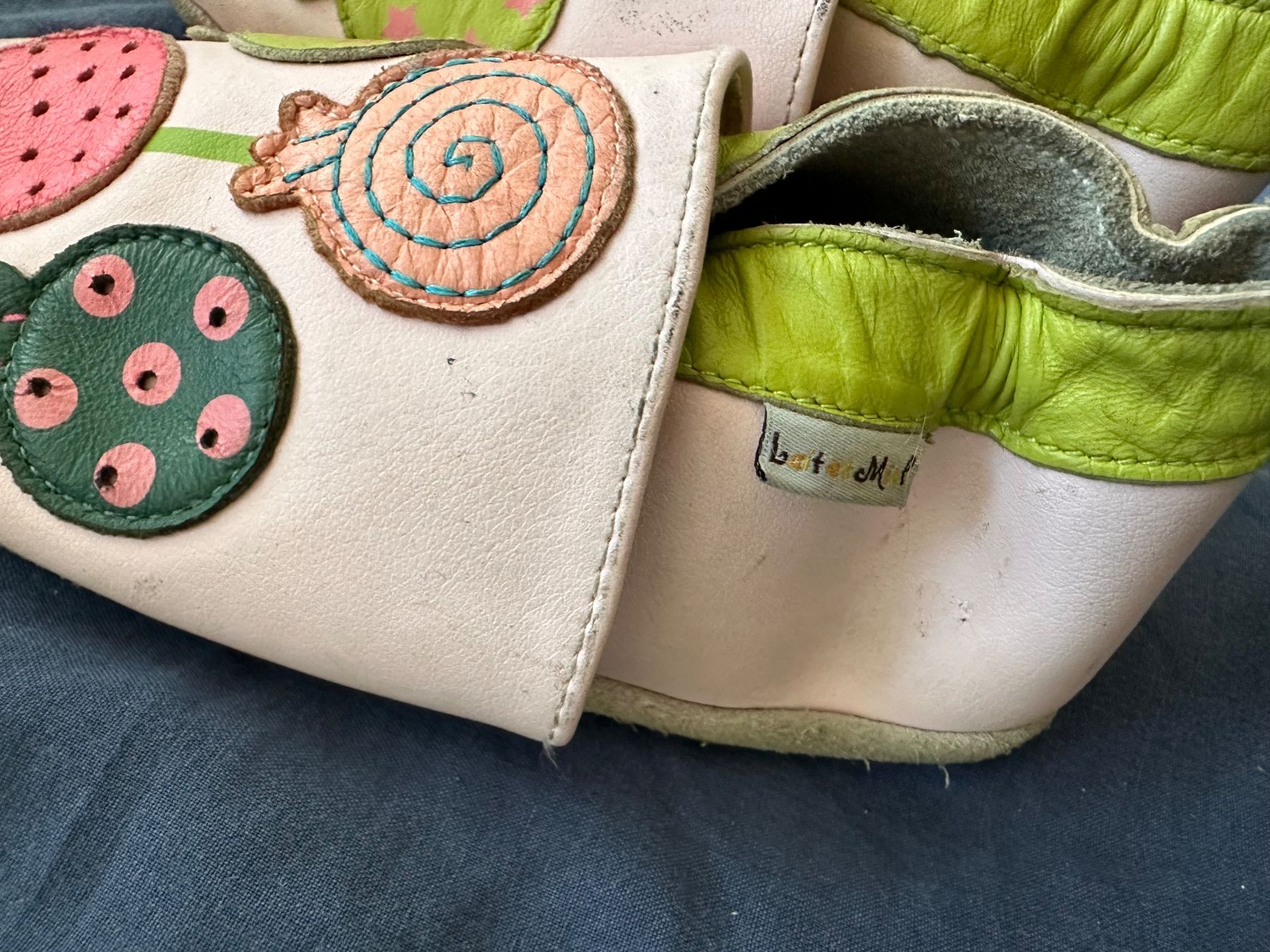 Schuhe für Mädchen: Hausschuhe Lait et Miel – Gebraucht aus Dürrenroth von tvy_bh56 2