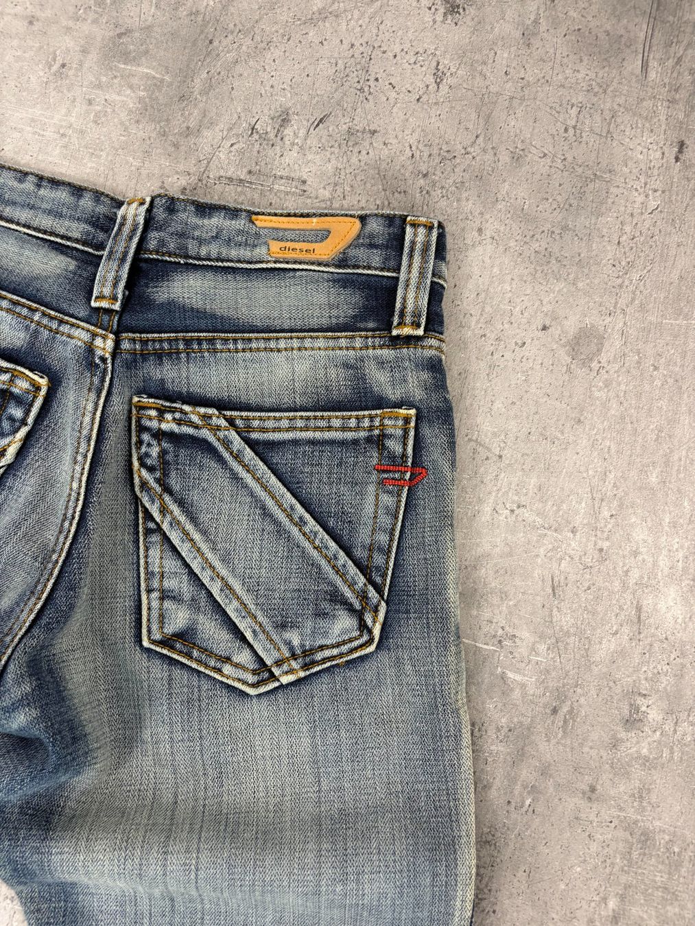Diesel Jeans: Vintage Diesel Bootcut Flared Jeans (S) – Nuovo (secondo la descrizione) da Werdenberg venduto da hase.vintage 3