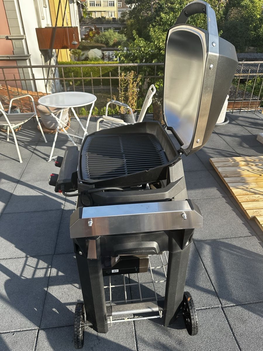 Grils: Weber Pulse 2000 mit Rollwagen + Original Weber Abdeckhaube  – Neuf (Voir description) à Biel/Bienne par Violetbutterfly 8