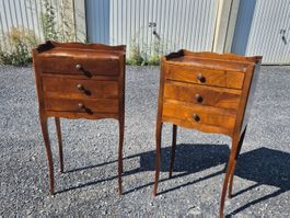 2 tables de nuit anciennes style Louis XV