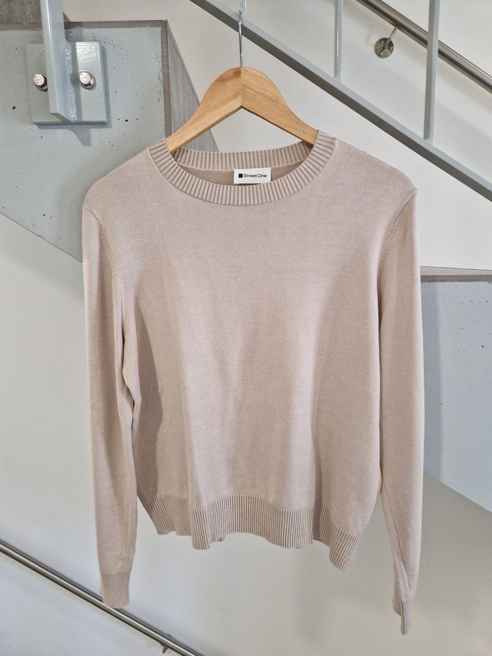 Pullover & Sweatshirts: Damen Pullover beige Grösse 38 Street One – Gebraucht aus Kyburg von zei_z76d