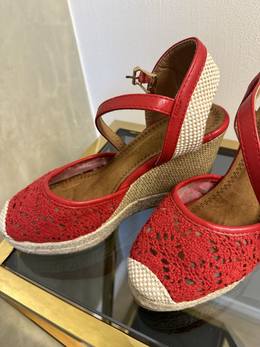 Chaussures femmes: Sandalen Gr:38 Neu – Neuf avec emballage d'origine à Sevelen par Stopglobal. 2