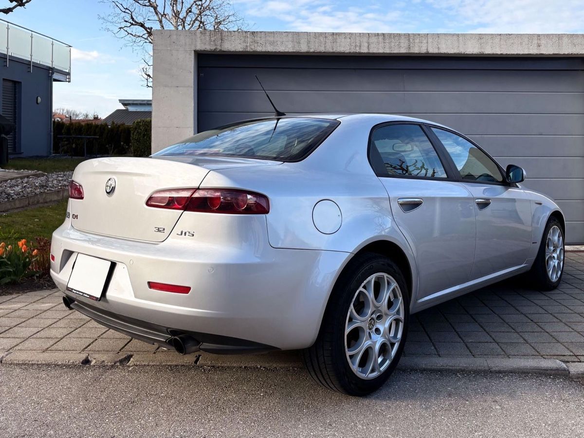 Alfa Romeo Automobili: Alfa Romeo 159 3.2 JTS Q4  – Usato da Posieux venduto da li8_5j5h 3