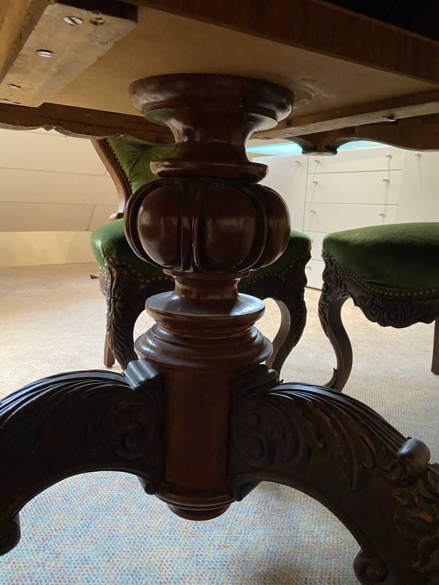 Set di tavolo e panche: Rococo Revival Tisch mit 6 Stühlen und einem passenden Sofa – Usato da Zürich venduto da ralph__ 5