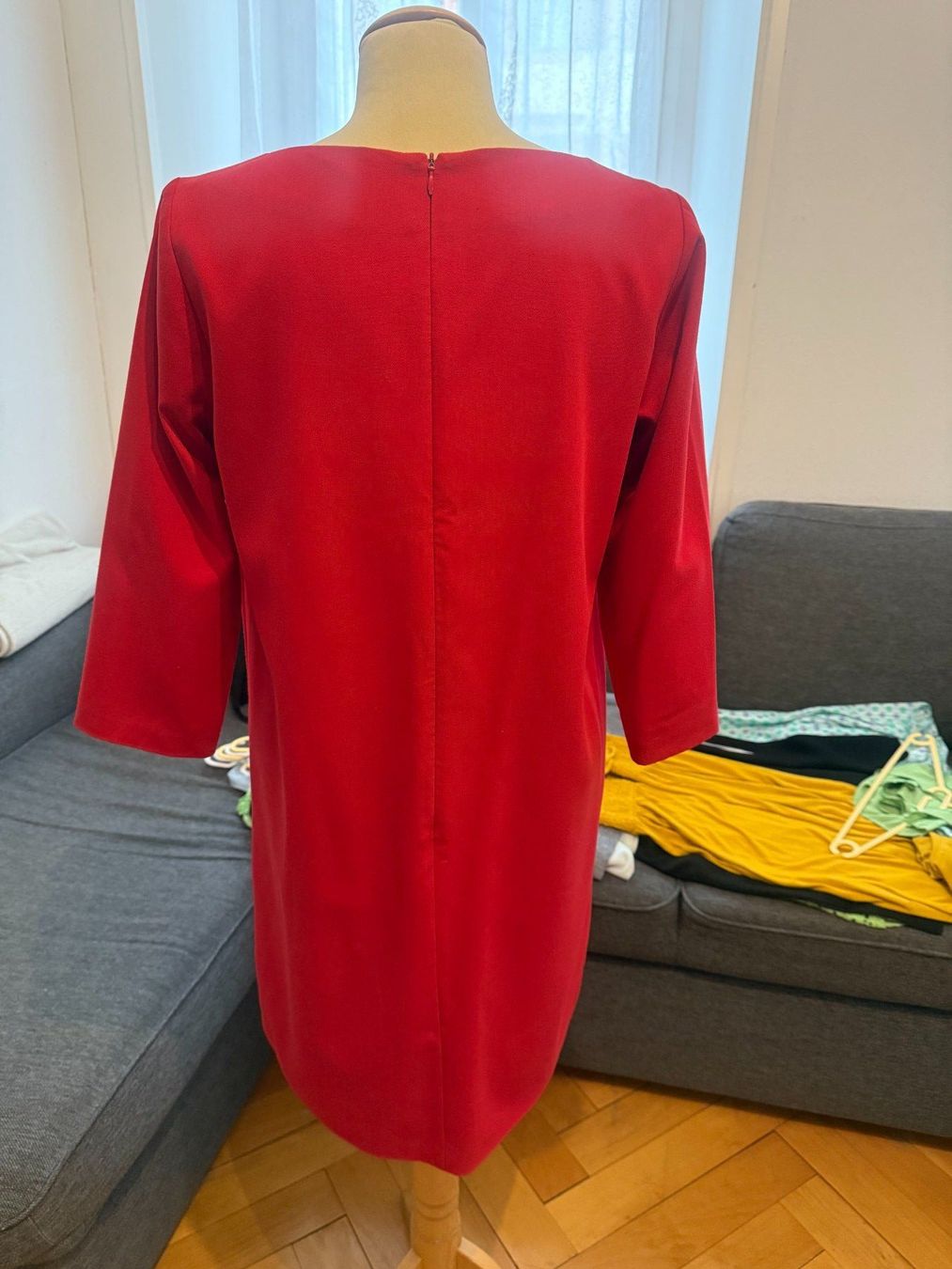 Kleider: 31. Robe droite rouge – Neu (gemäss Beschreibung) aus Le Locle von tchanatakoua 2