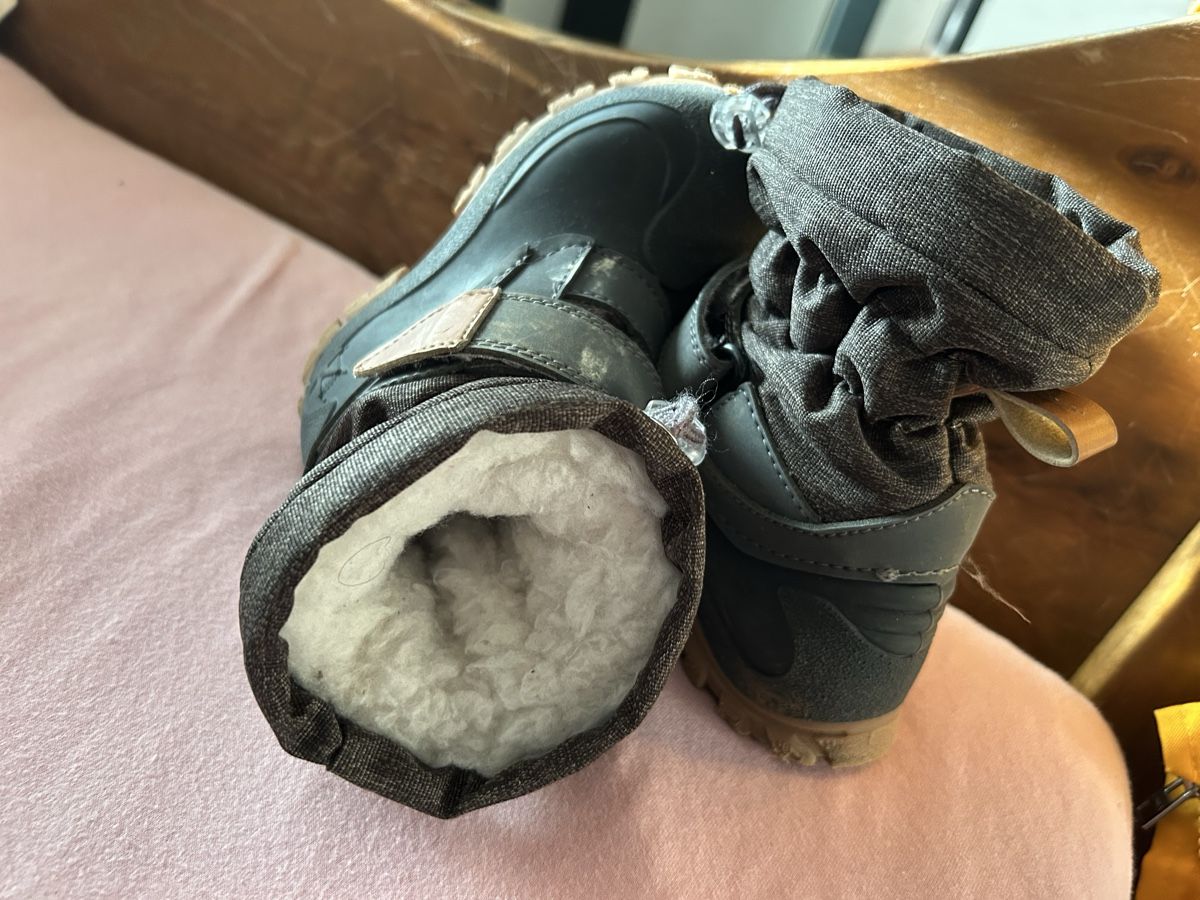 Scarpe per ragazzi: Winterstiefel Grösse 25 – Usato da Sarmenstorf venduto da ramoeneli 2