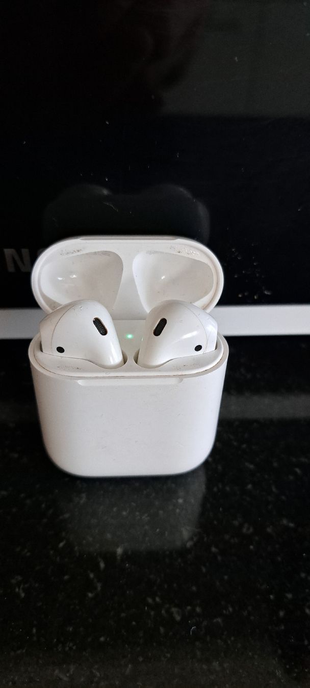 Apple Cuffie: Ecouteurs Apple AirPods avec boitier – Usato da Hombrechtikon venduto da Atroms47 1