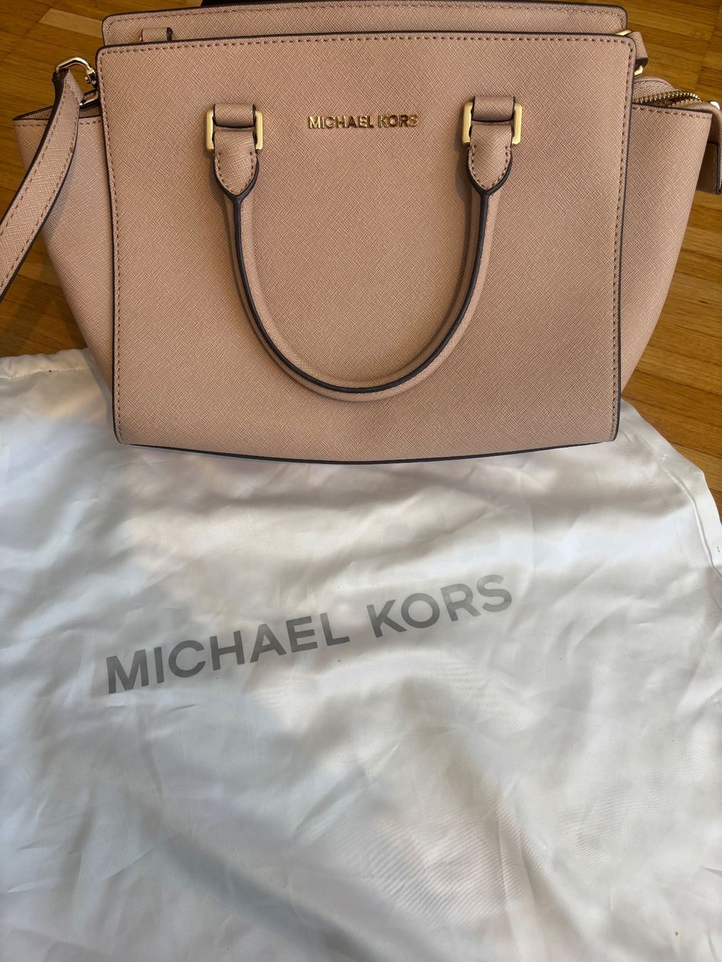 Michael Kors Sacs femmes: Michael Kors Tasche – D'occasion à Baden par van_k2dq