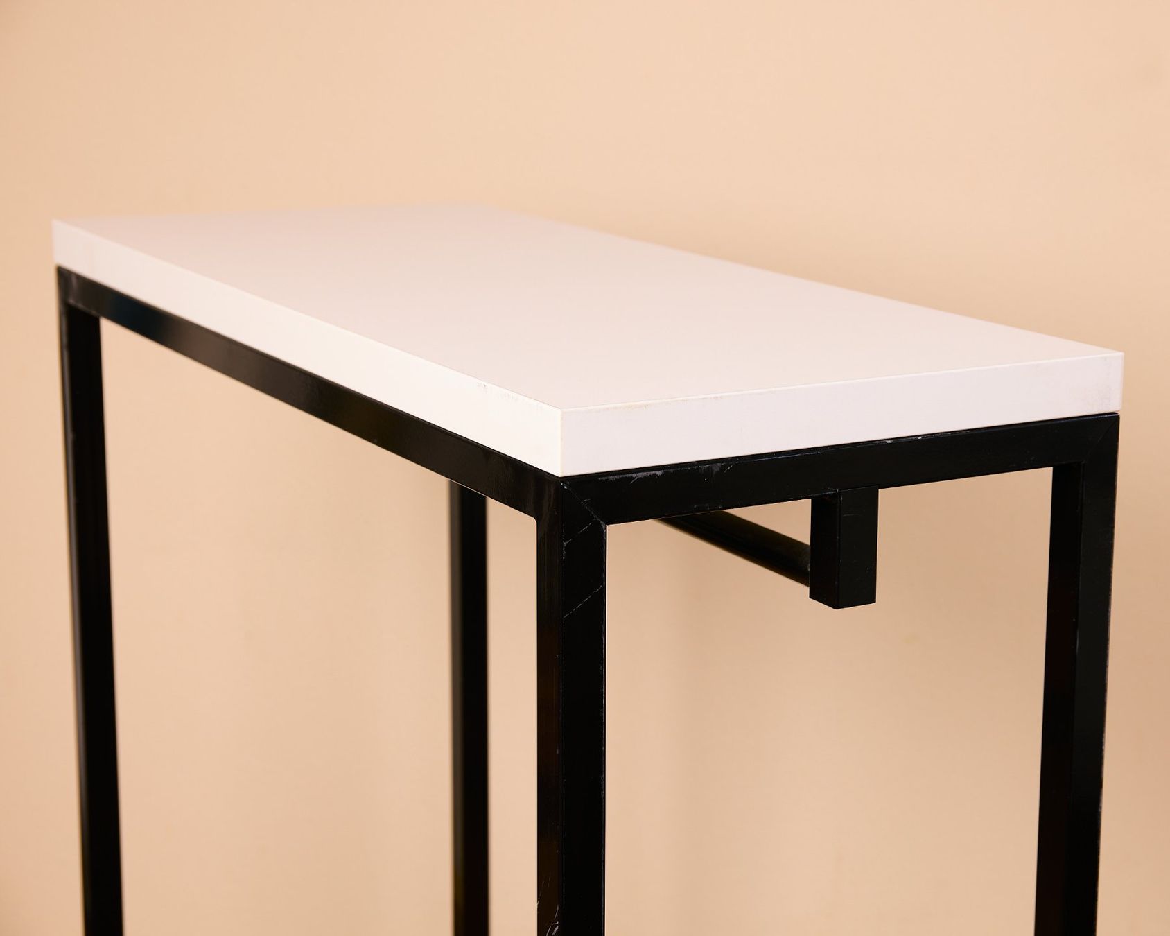 Tables: Hoher Weisser Konsolentisch – D'occasion à Dübendorf par tho_v2cs 2