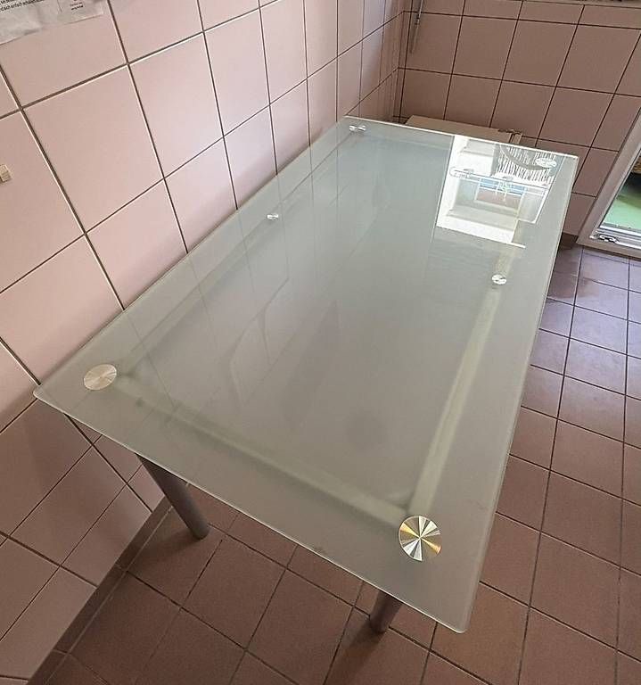 Tische: Küchentisch mit Glasplatte – Gebraucht aus Cottens FR von Angela0111114