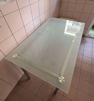 Küchentisch mit Glasplatte
