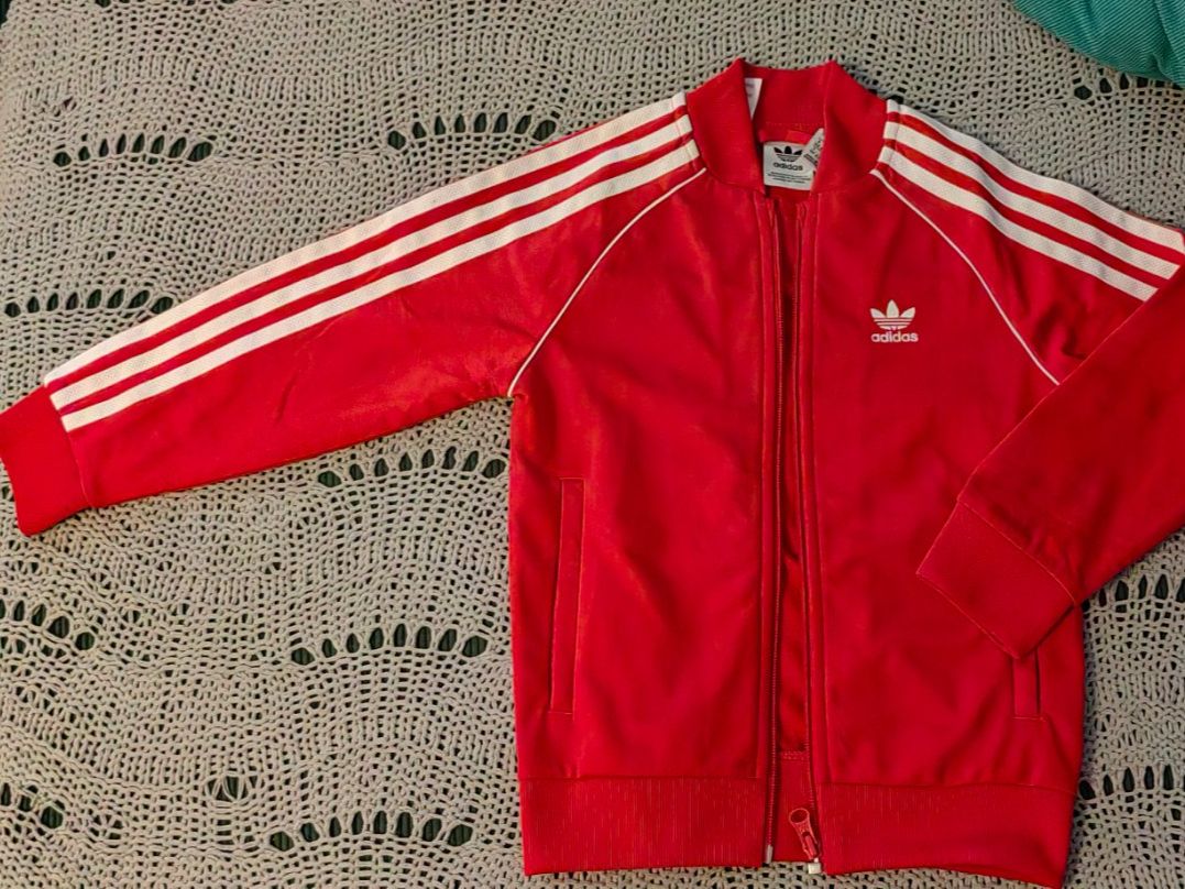 Adidas Jacken & Mäntel: Trainingsjacke. Adidas. Grösse 122. – Gebraucht aus Langwiesen von VELESA