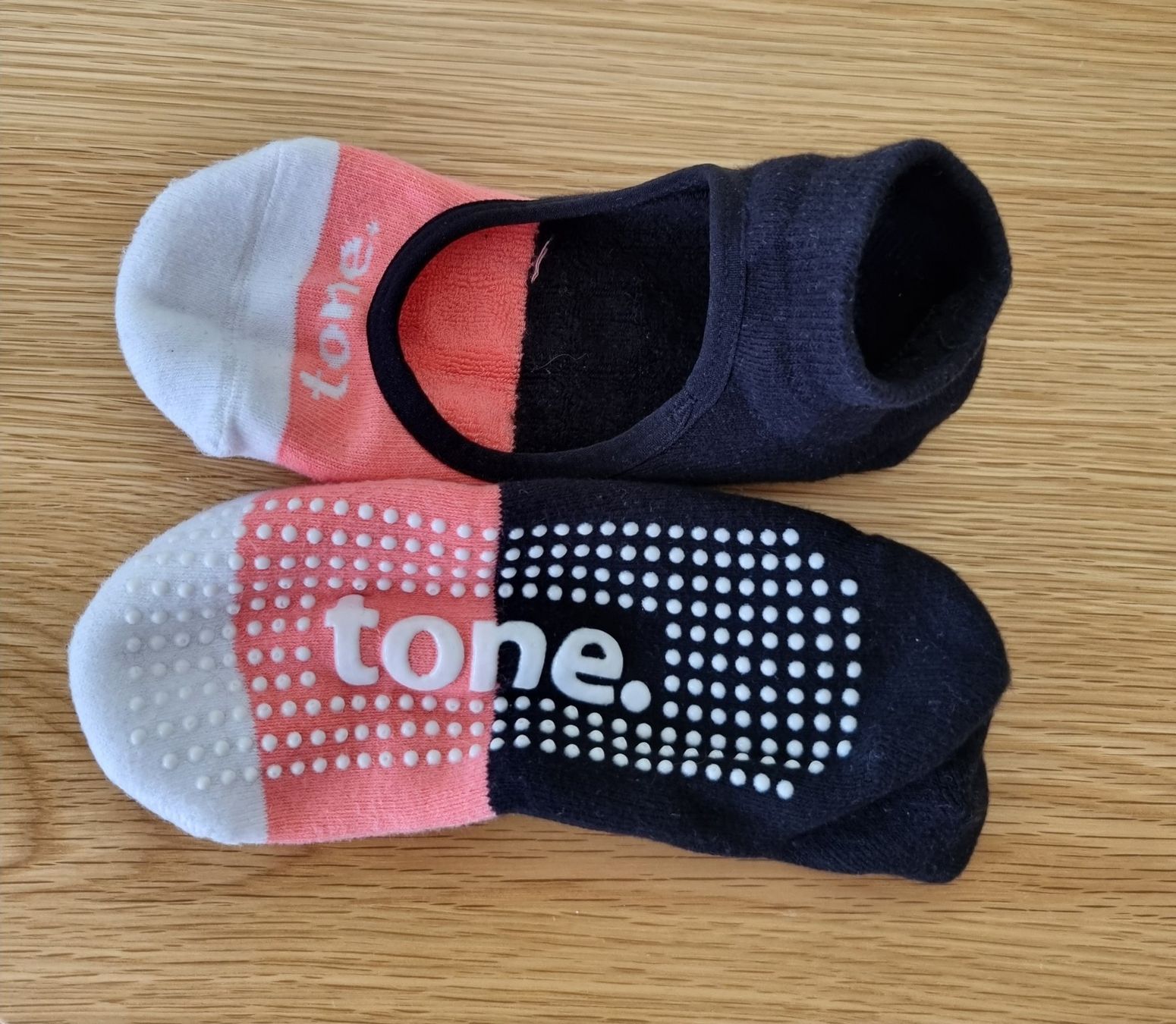 Calze: TONE Grip Socks / Pilates- oder Yoga-Socken, 1x getragen – Usato da Eglisau venduto da dmtdmt