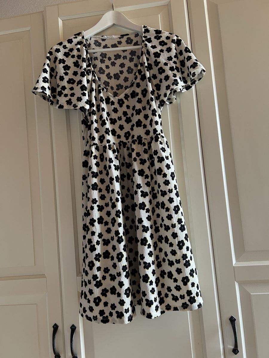 Primark Vestiti: Mit Blumenprint: Kleid PRIMARK, off white, Grösse 40 – Nuovo (secondo la descrizione) da Diessenhofen venduto da Bmaurice 1