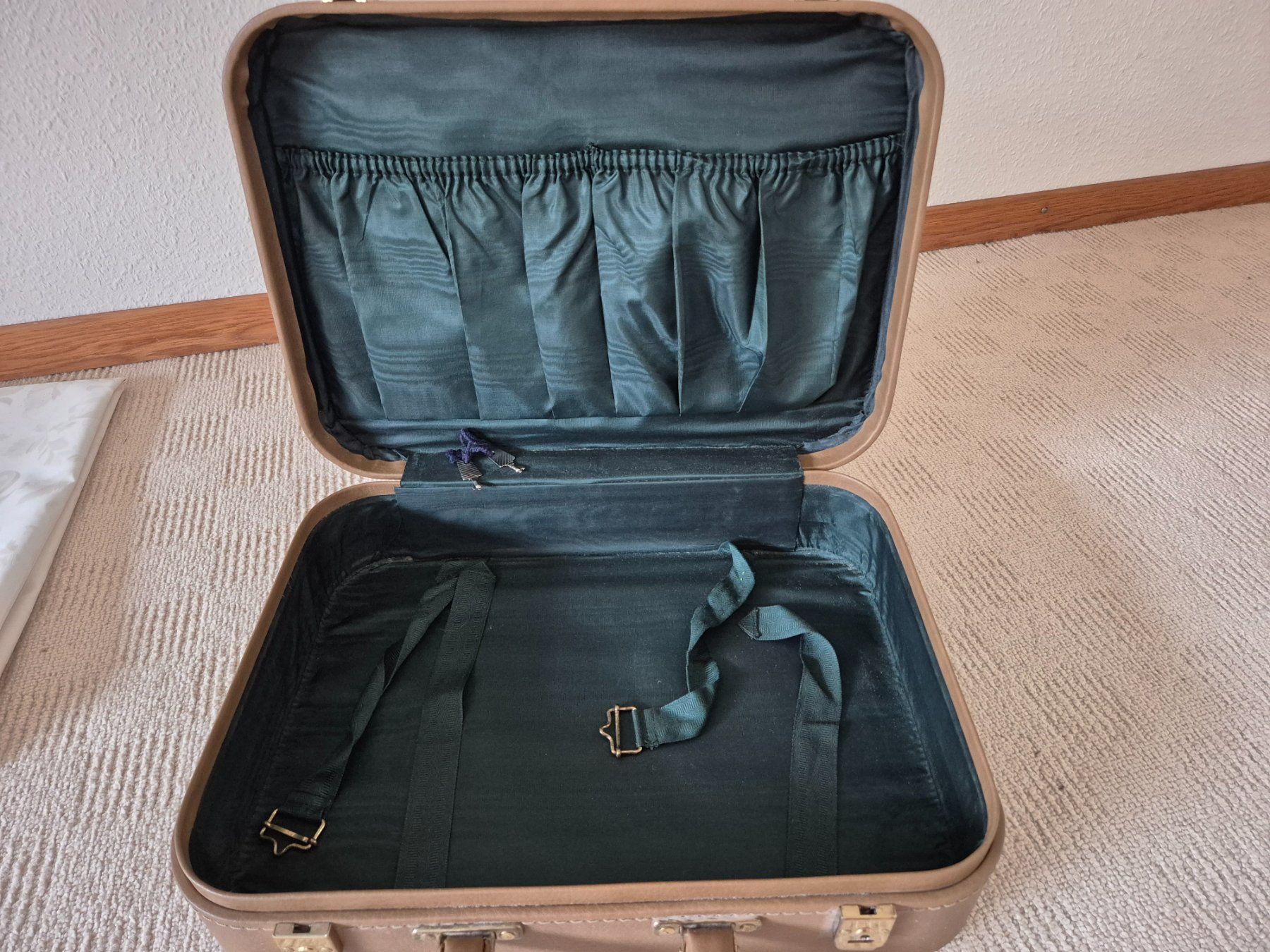 Valigie: Retro Koffer klein – Usato da Winterthur venduto da Sarafina66 1