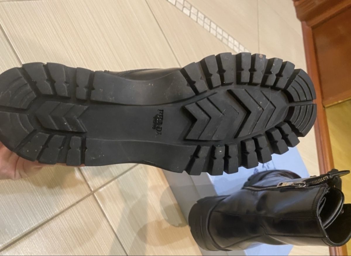 Prada Chaussures femmes: Prada Boots, Size 39 – D'occasion à Rolle par eka_bc9s 7