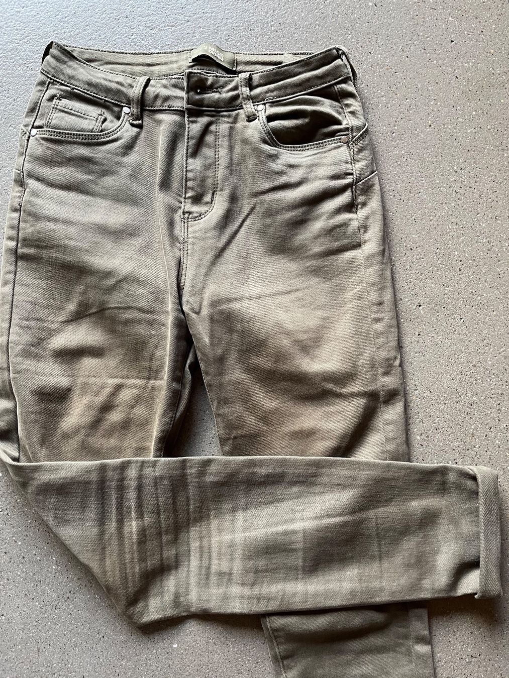 H&M Pantaloni: Jeans olivengrün, Gr. 36 – Usato da Gebenstorf venduto da Pphizi