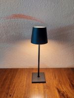LED Tischlampe aus Metall, stufenlos dimmbar.