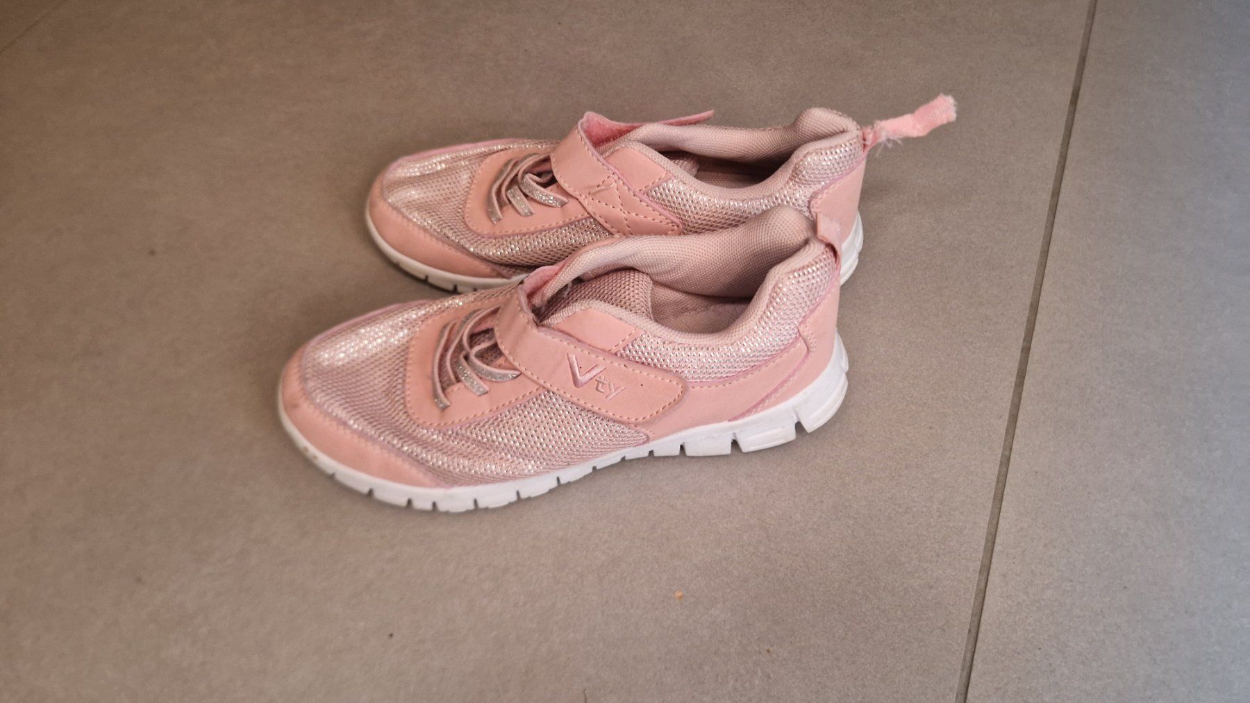 Chaussures filles: Mädchenschuhe 33 – D'occasion à Linthal par nat_gp2j