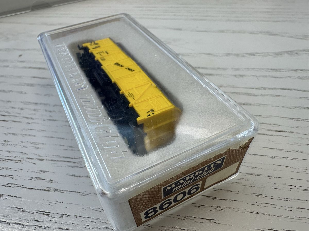 Märklin Modelleisenbahnen: Märklin 8606 DB Bananenwagen – Gebraucht aus Lupsingen von New-Haven 1